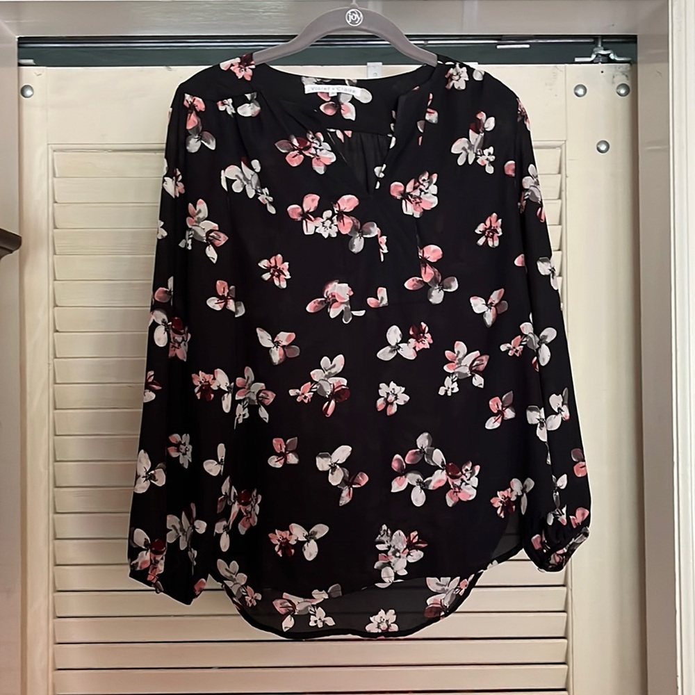 Violet & Claire floral long sleeve blouse